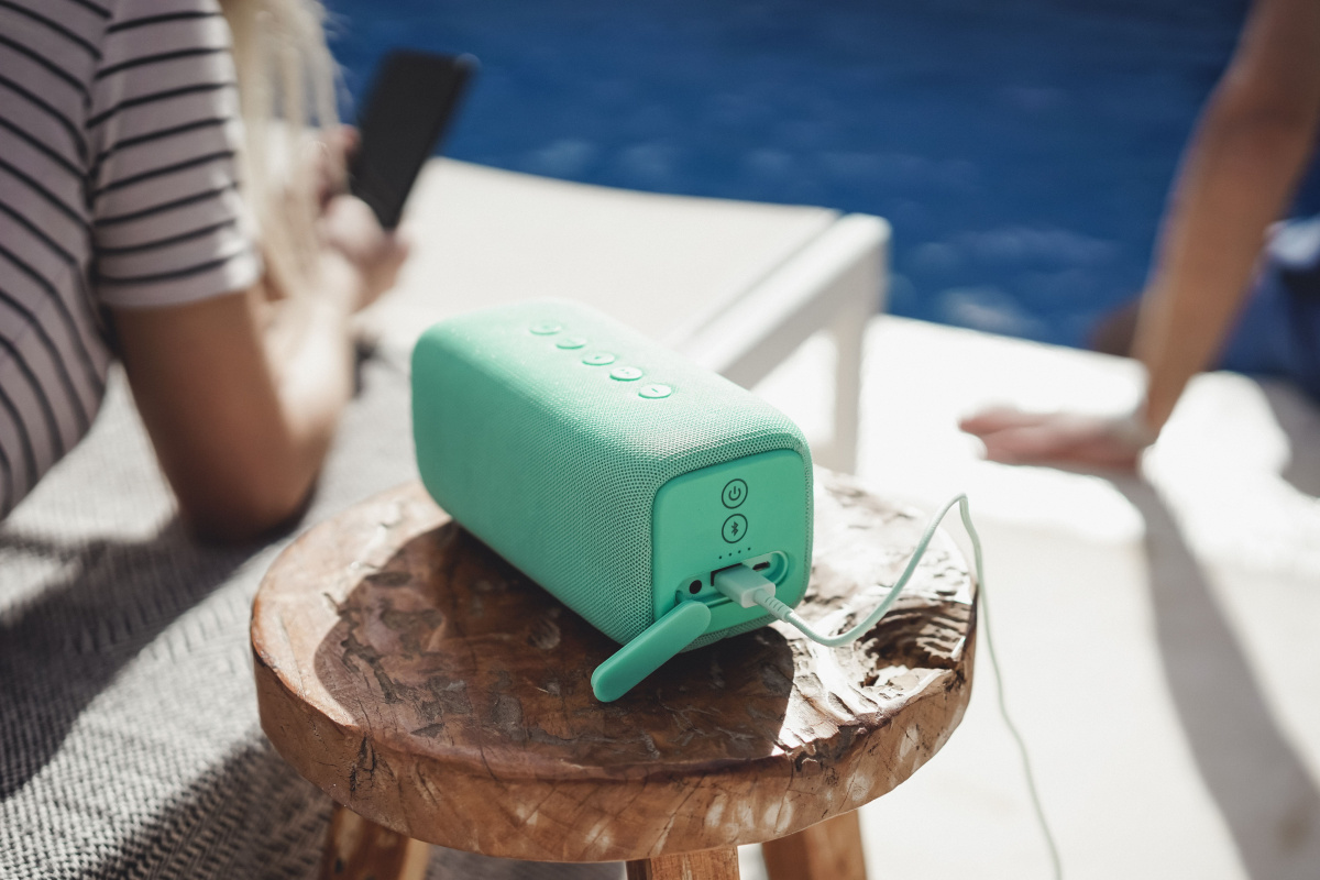 fresh_n_rebel_rockbox_bold_m_bluetooth_peppermint 10.jpg
